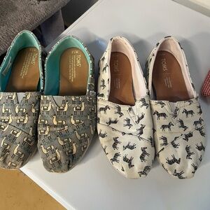 TOMS Moccasins 7.5 - Gray and Cream with animal Prints